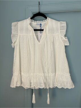 NWT Anna Rae Ruffle Eyelet Blouse in White